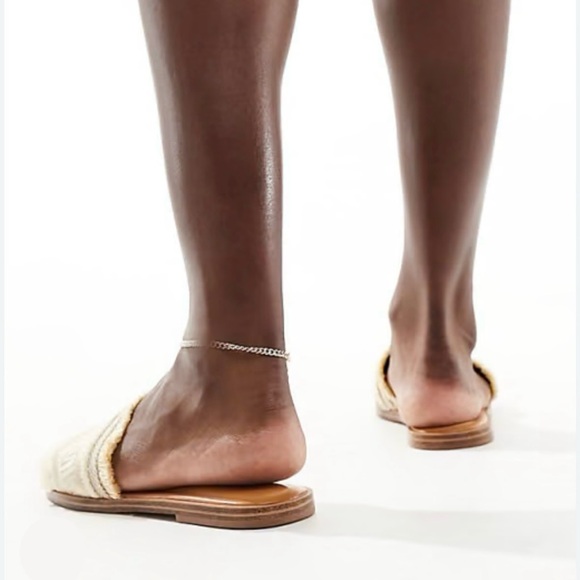 NEW IN BOX! ALDO Nalani fringe flat sandals in gold Greek Key Pattern Women’s 8 - Picture 5 of 9